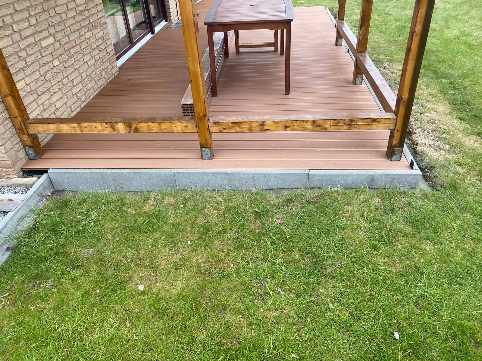 Terrassenbau in Göttingen — fertig gestellte Holzterrasse